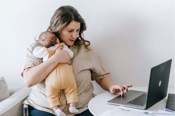 Young mother holding her newborn β perinatal and postpartum mental health support at Minnesota Mental Health Clinics